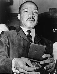 184px-Martin_Luther_King_Jr_with_medallion_NYWTS.jpg