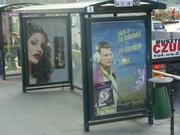 Werbung an der Bushaltestelle